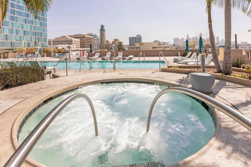 ロサンゼルスLovely Upscale High Rise Private Parking & Poolアパートメント エクステリア 写真