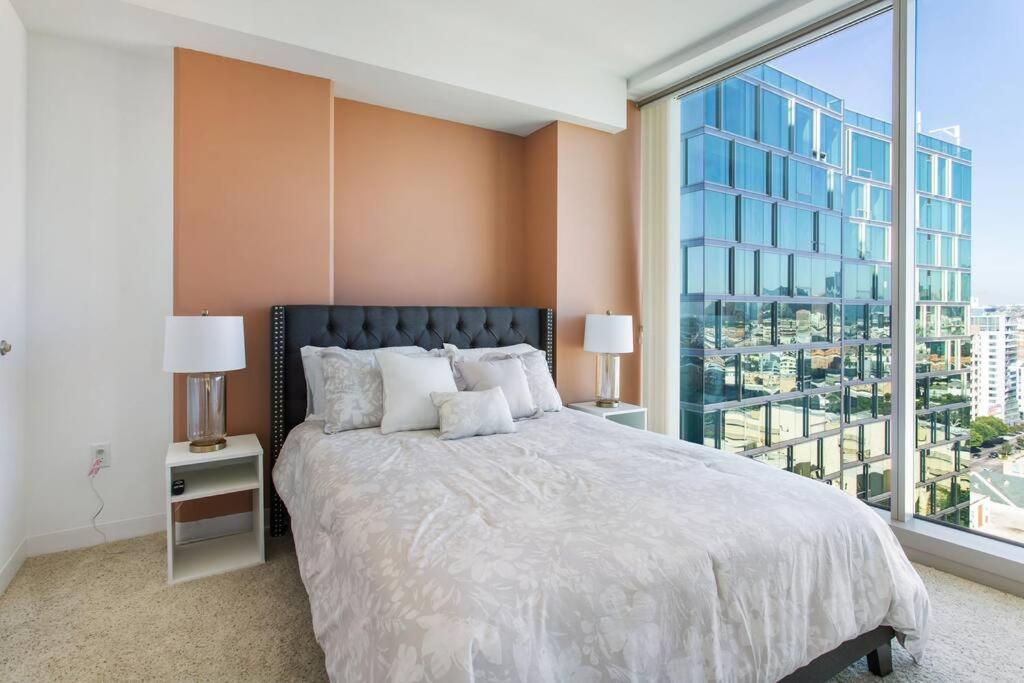 ロサンゼルスLovely Upscale High Rise Private Parking & Poolアパートメント エクステリア 写真