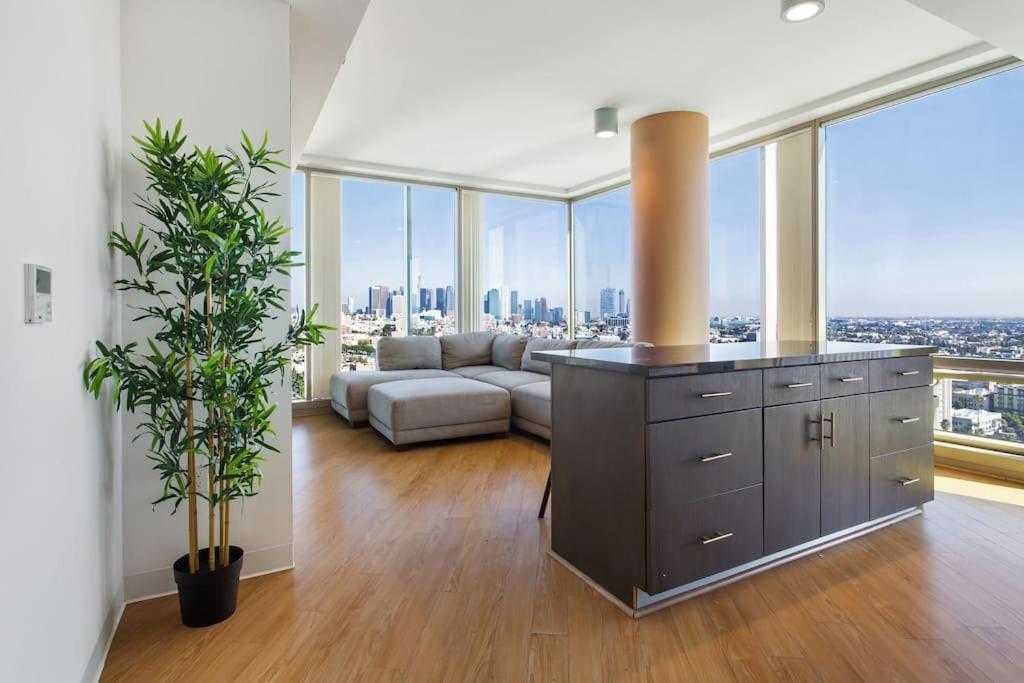 ロサンゼルスLovely Upscale High Rise Private Parking & Poolアパートメント エクステリア 写真